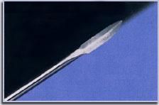 Нож артроскопический хирургический серповидный длиной 220 мм, длиной лезвия 12 мм.